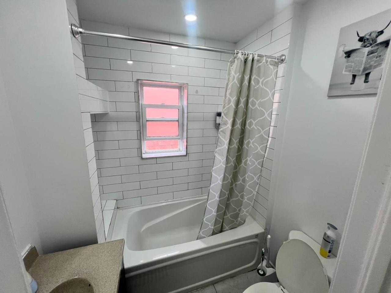 #1 Convvy-Nient Residence! Торонто Экстерьер фото