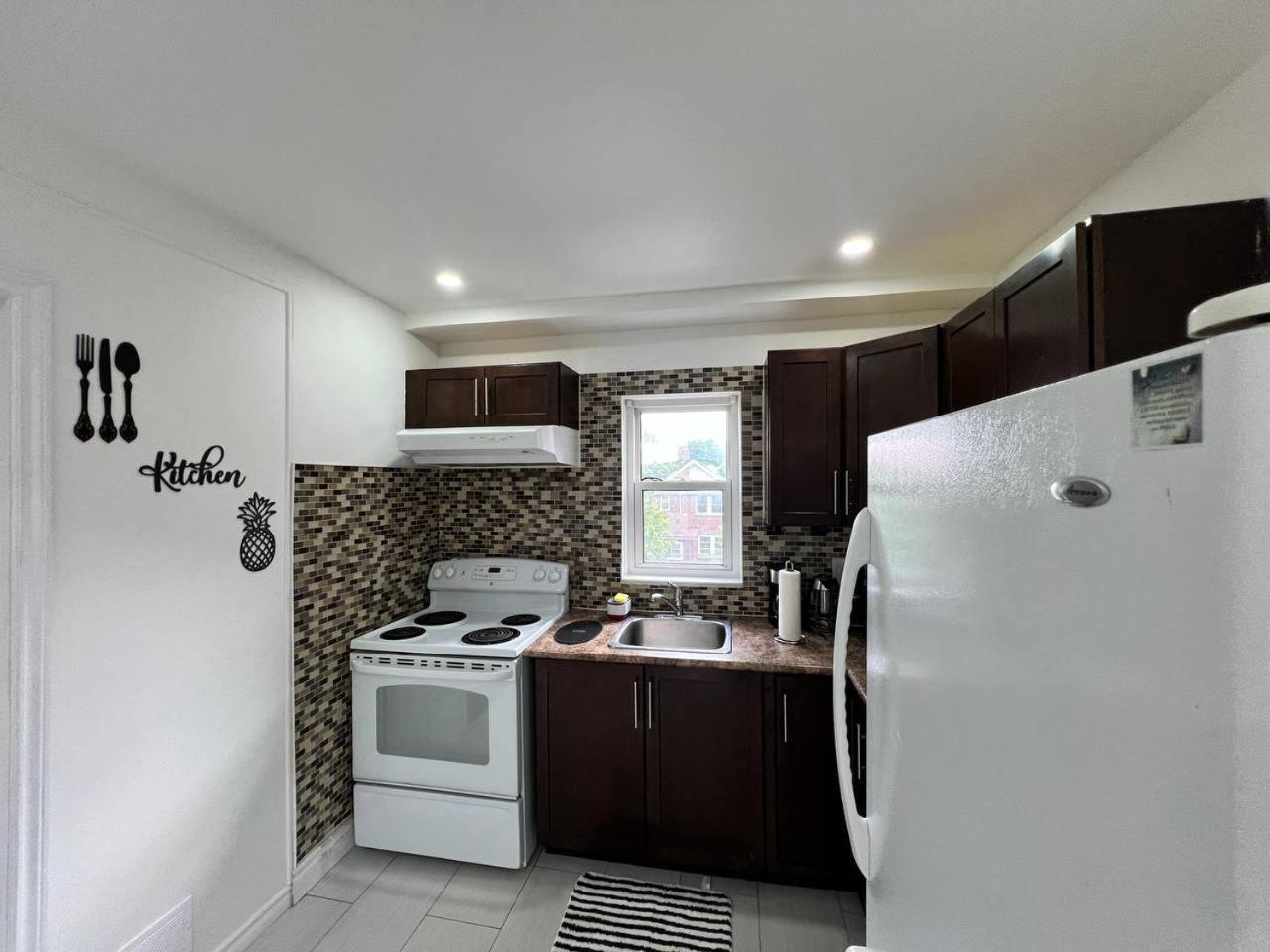#1 Convvy-Nient Residence! Торонто Экстерьер фото