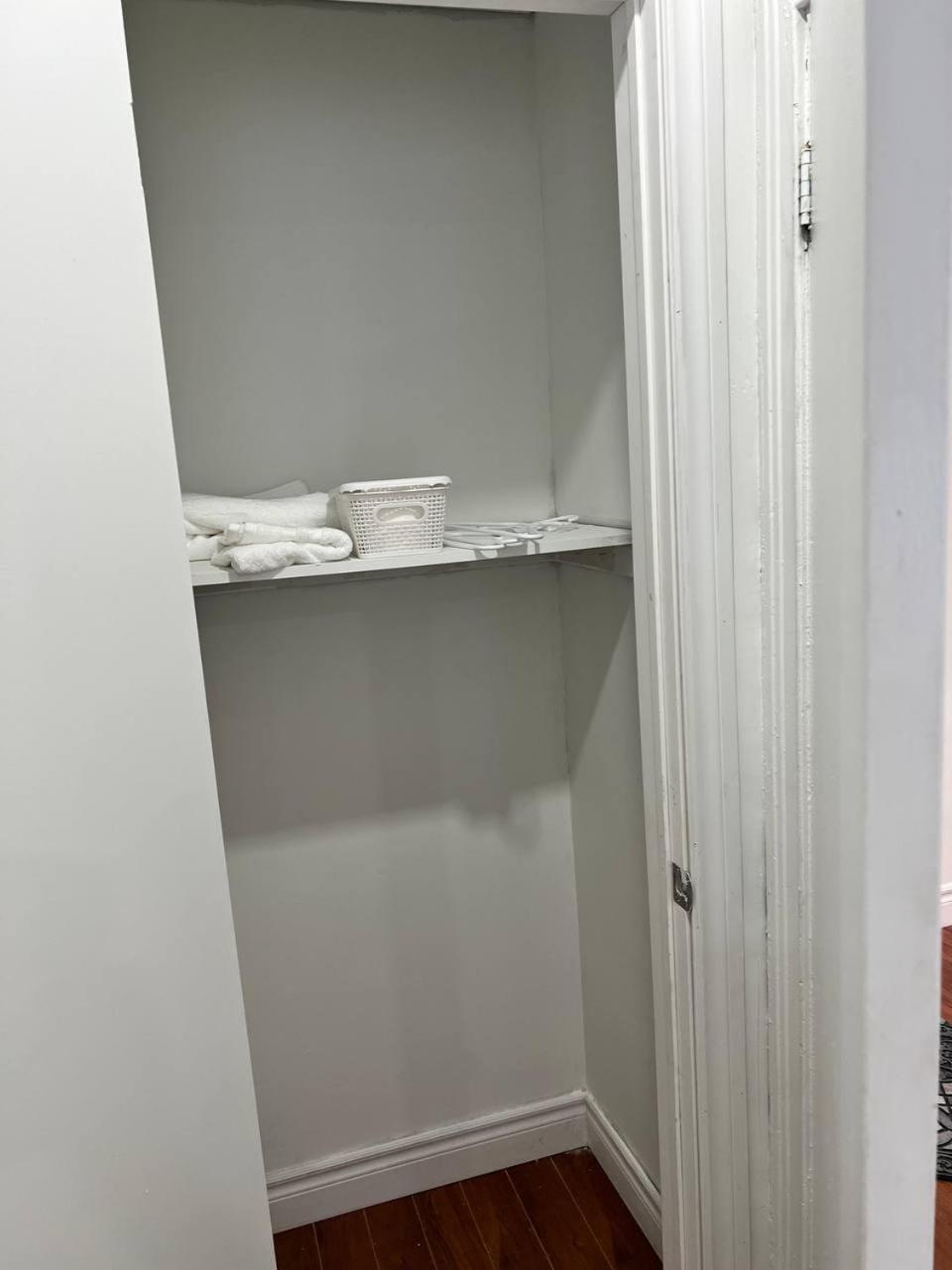 #1 Convvy-Nient Residence! Торонто Экстерьер фото
