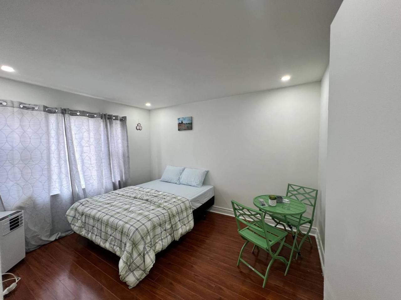 #1 Convvy-Nient Residence! Торонто Экстерьер фото