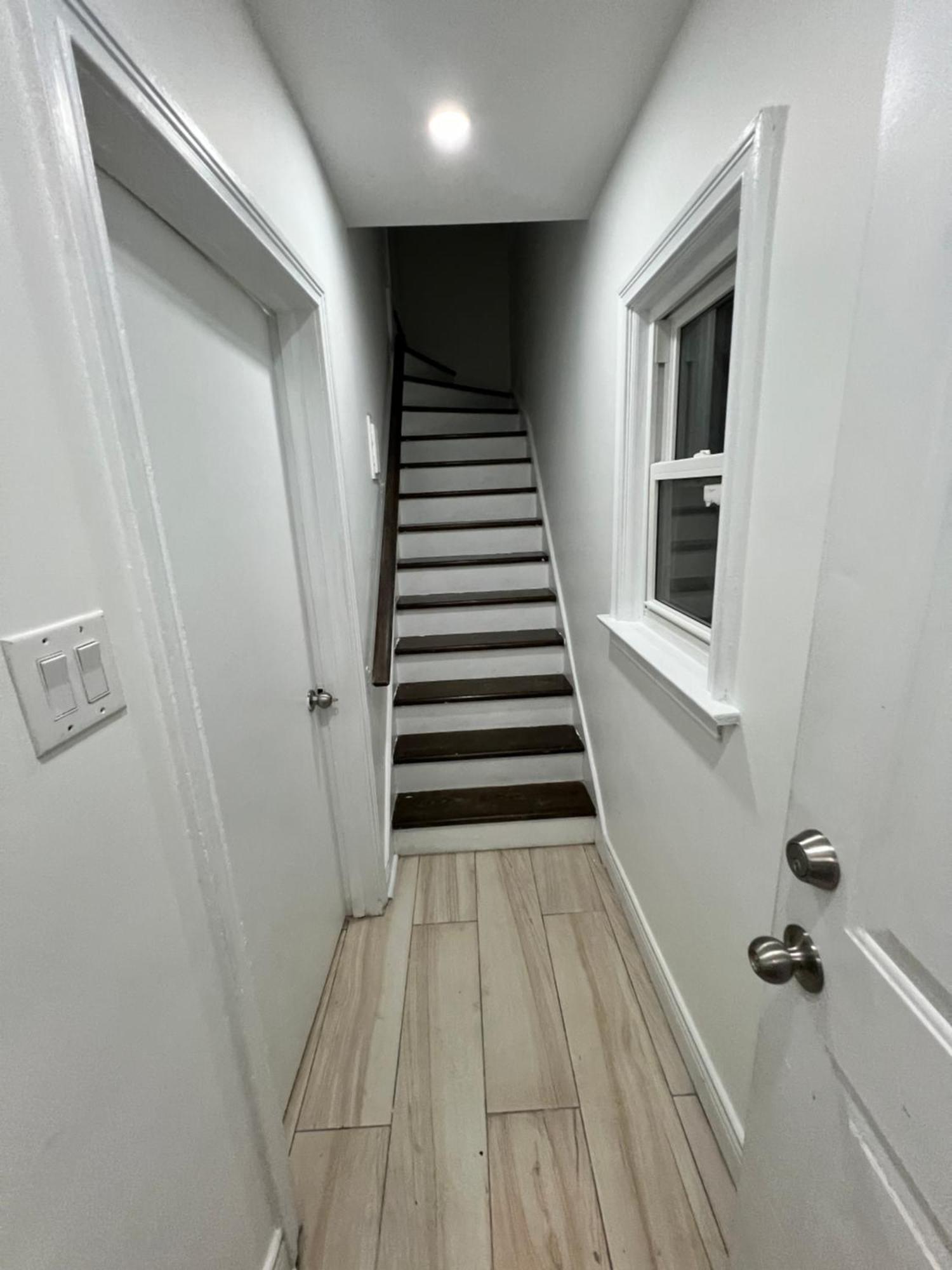 #1 Convvy-Nient Residence! Торонто Экстерьер фото