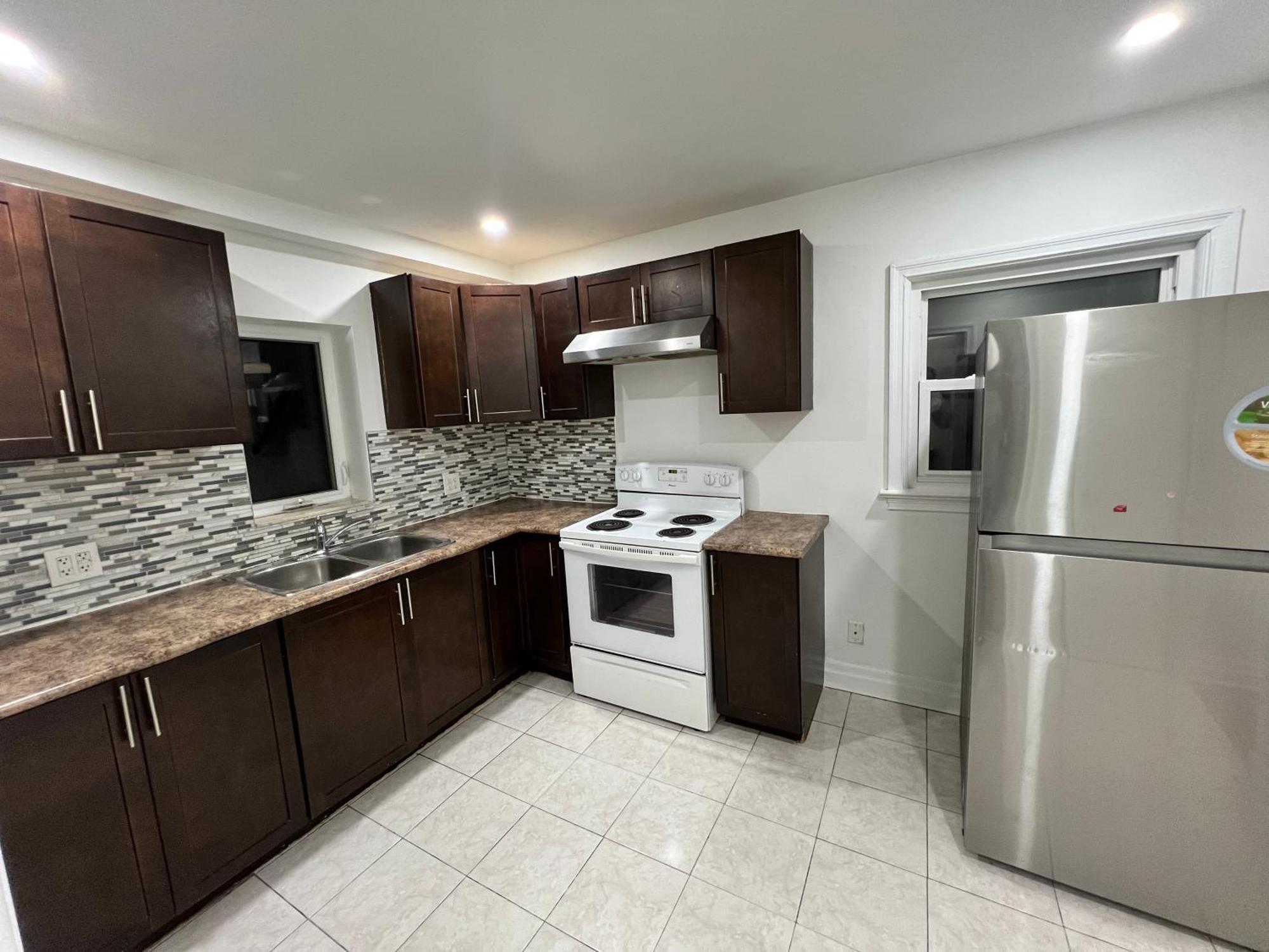 #1 Convvy-Nient Residence! Торонто Экстерьер фото
